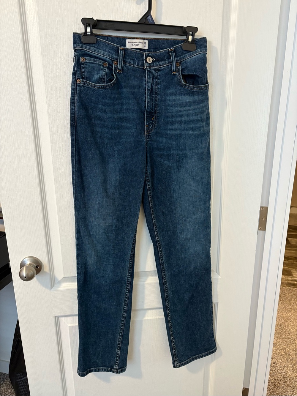 A&F 90’s straight Jeans